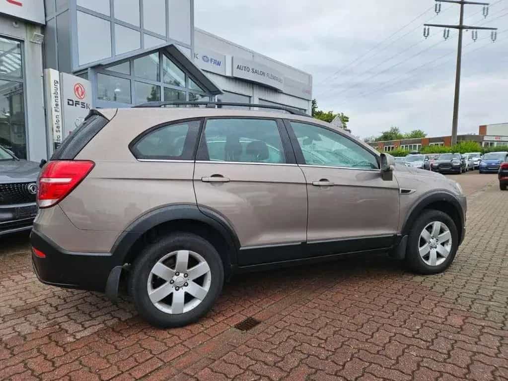 Chevrolet Captiva 2.2 D LT 2WD*7-Sitzer*TÜV Neu*Klimaanlag 01/2014-photo-0