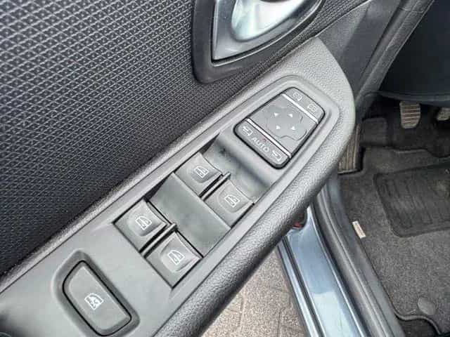 Renault Clio IV Grandtour Intens AHK Navi LED Fahrerprof 04/2018-photo-13