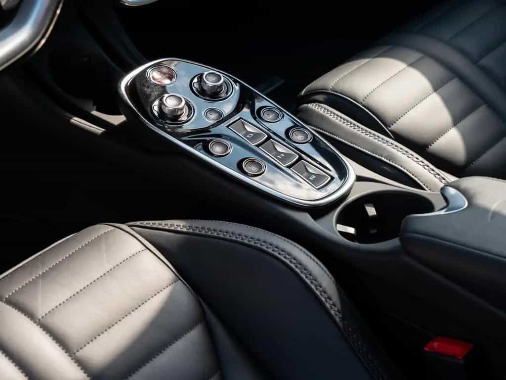 McLaren GTS Blade Silver 08/2024-photo-23