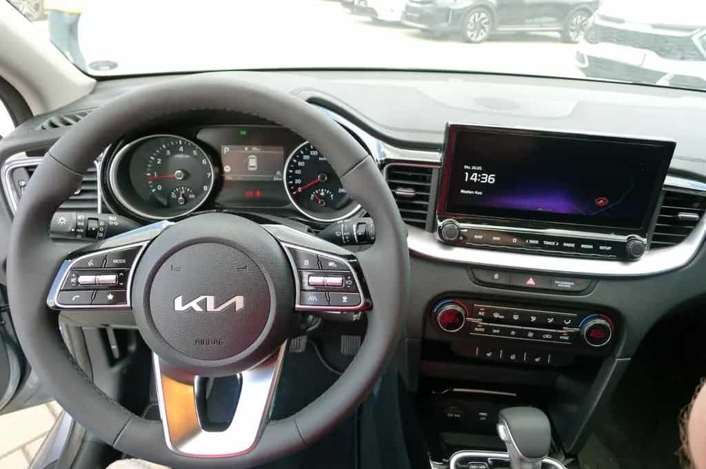 Kia Ceed 1.5T DCT 140 Vision / Komfort+/ Navi 10/2025-photo-12