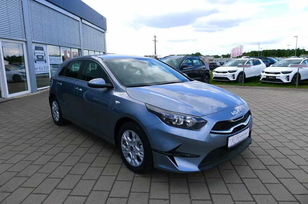 Kia Ceed 1.5T DCT 140 Vision / Komfort+/ Navi 10/2025-photo-1