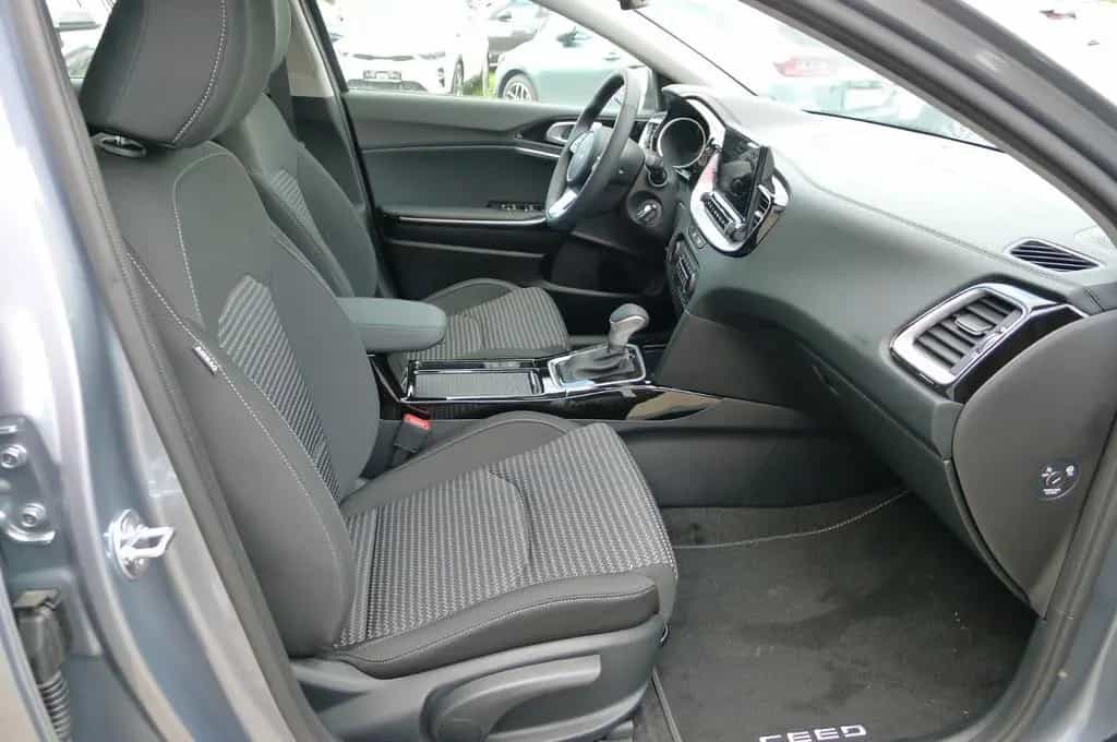 Kia Ceed 1.5T DCT 140 Vision / Komfort+/ Navi 10/2025-photo-5