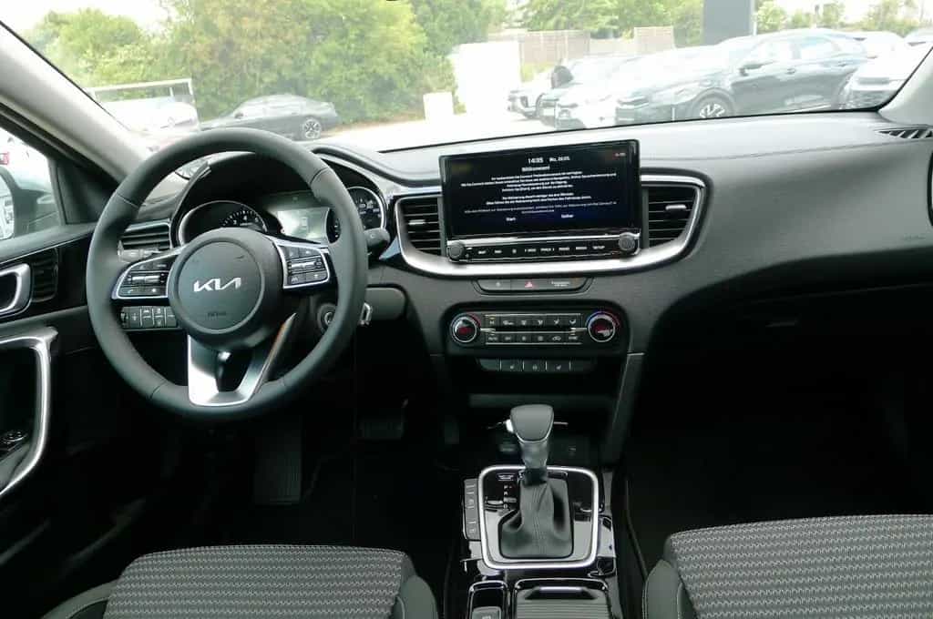 Kia Ceed 1.5T DCT 140 Vision / Komfort+/ Navi 10/2025-photo-7