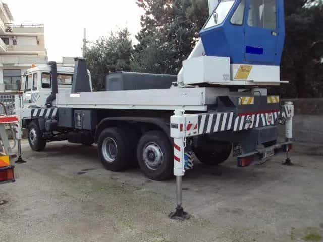 Iveco LKW 190.30 Piattaforma Aerea 33 MT 02/1992-photo-1