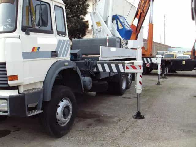 Iveco LKW 190.30 Piattaforma Aerea 33 MT 02/1992-photo-2