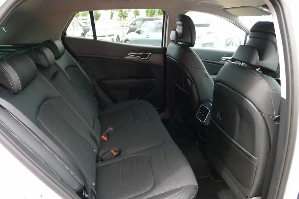 Kia Sportage 1.6 T-GDI DCT /Spirit/DriveWise Park + 10/2025-photo-4