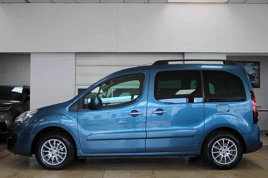 Citroën Berlingo VTi 120 Multispace *PANO*NAVI*MODUTOP* 11/2015-photo-2