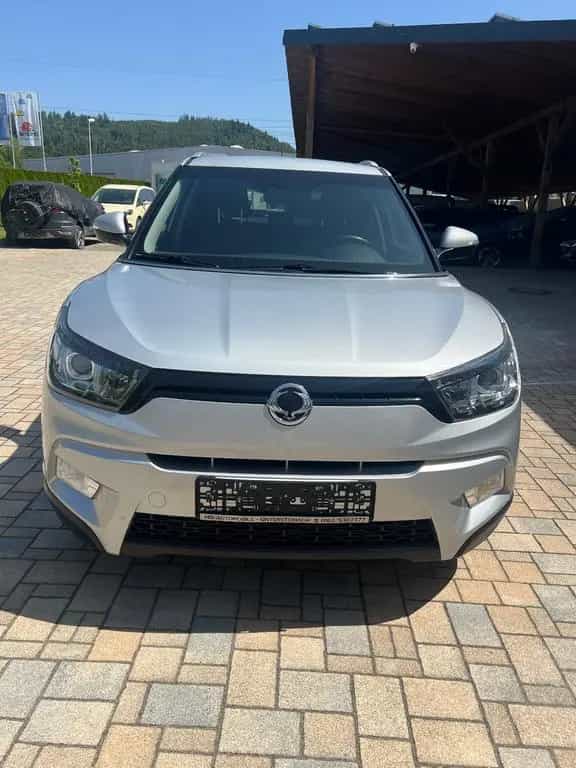 Ssangyong Tivoli 1.6,Leder,NAVI,Automt.,4x4 ! 07/2016-photo-1