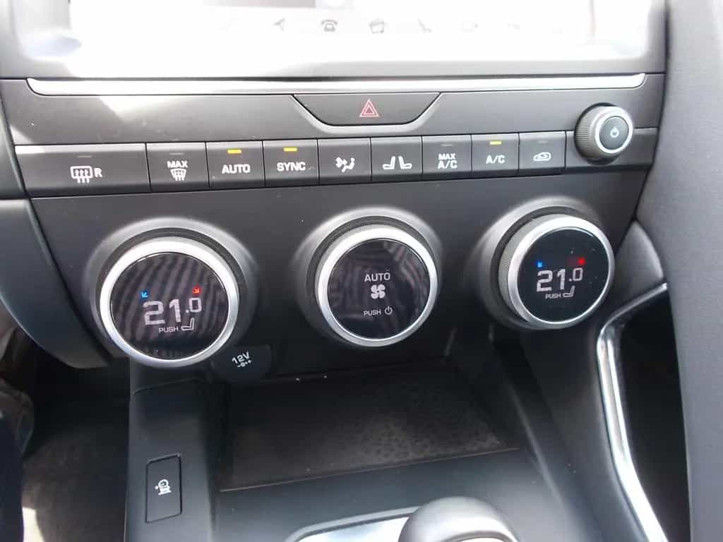 Jaguar E-Pace S AWD, Navigation, Aluf. 20", Kamera 02/2019-photo-17