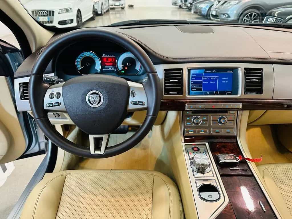 Jaguar XF 4.2 V8 Premium Luxury 01/2009-photo-8