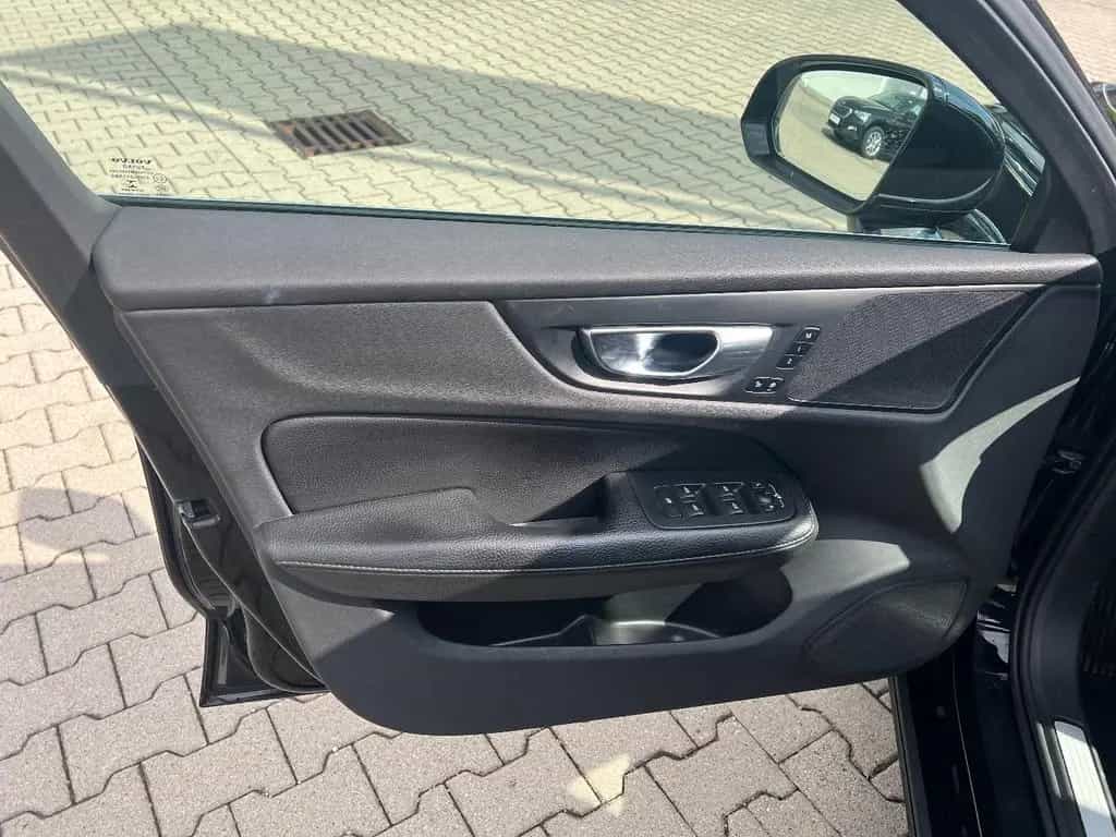 Volvo V60 Kombi D4 Inscription *LED Navi Leder AHK SHZ 02/2020-photo-9