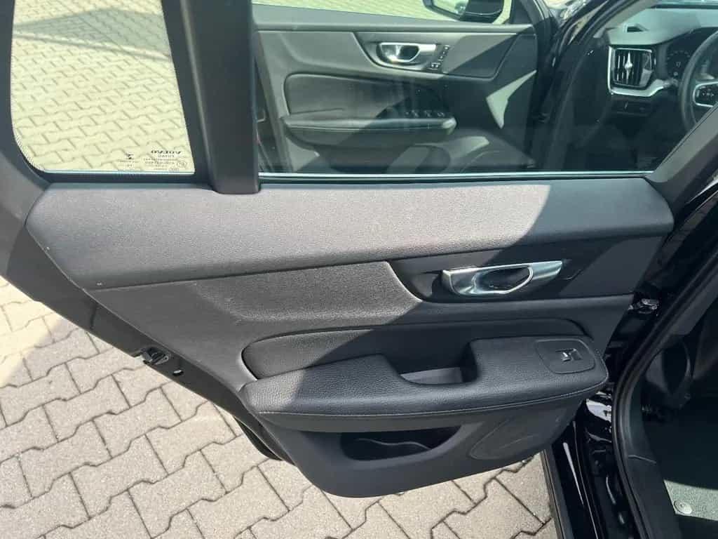 Volvo V60 Kombi D4 Inscription *LED Navi Leder AHK SHZ 02/2020-photo-10
