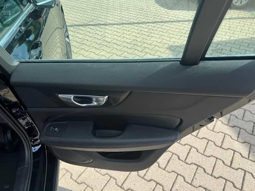 Volvo V60 Kombi D4 Inscription *LED Navi Leder AHK SHZ 02/2020-photo-13