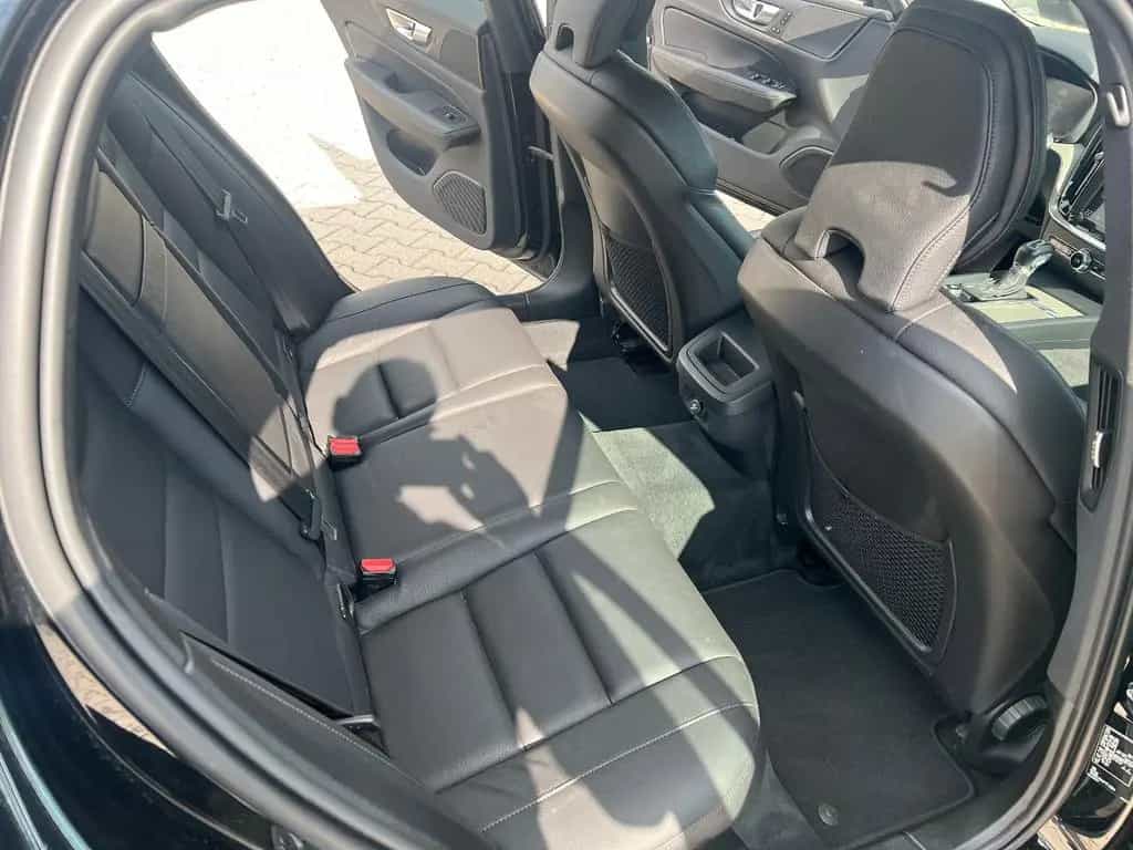 Volvo V60 Kombi D4 Inscription *LED Navi Leder AHK SHZ 02/2020-photo-14