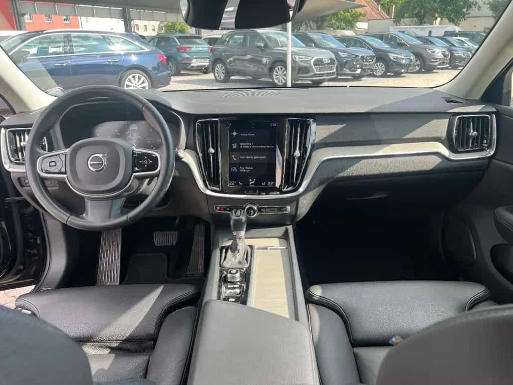 Volvo V60 Kombi D4 Inscription *LED Navi Leder AHK SHZ 02/2020-photo-17