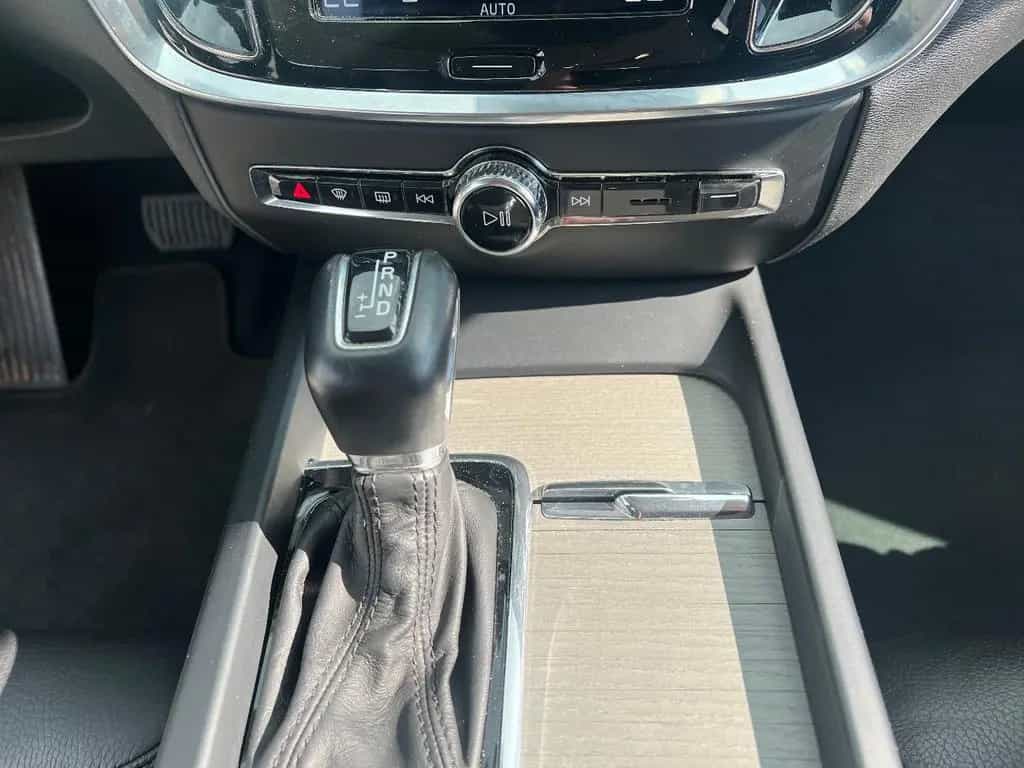 Volvo V60 Kombi D4 Inscription *LED Navi Leder AHK SHZ 02/2020-photo-23