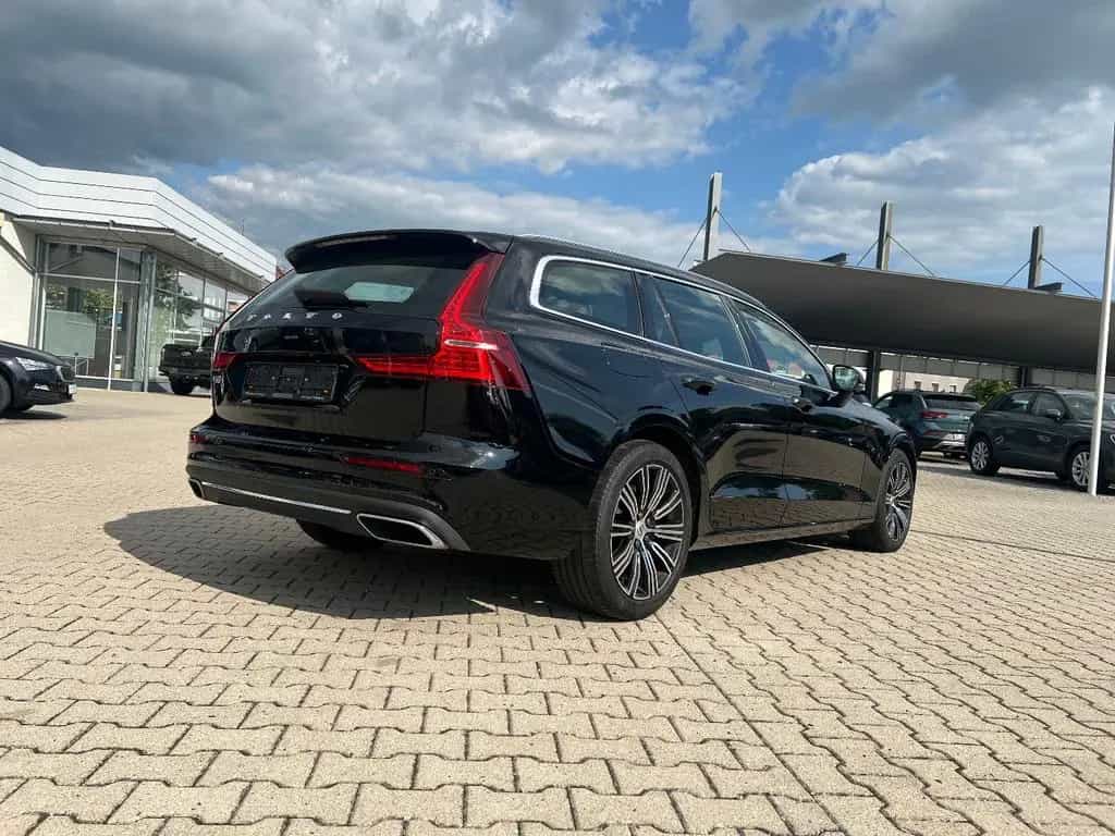 Volvo V60 Kombi D4 Inscription *LED Navi Leder AHK SHZ 02/2020-photo-2