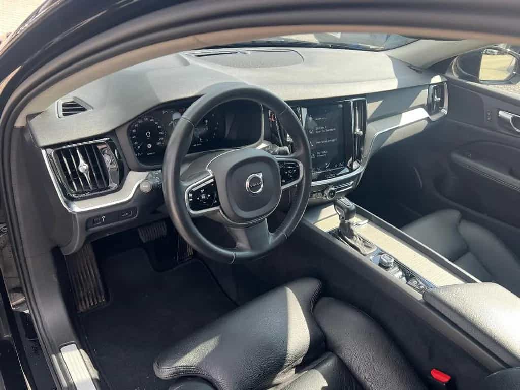Volvo V60 Kombi D4 Inscription *LED Navi Leder AHK SHZ 02/2020-photo-8