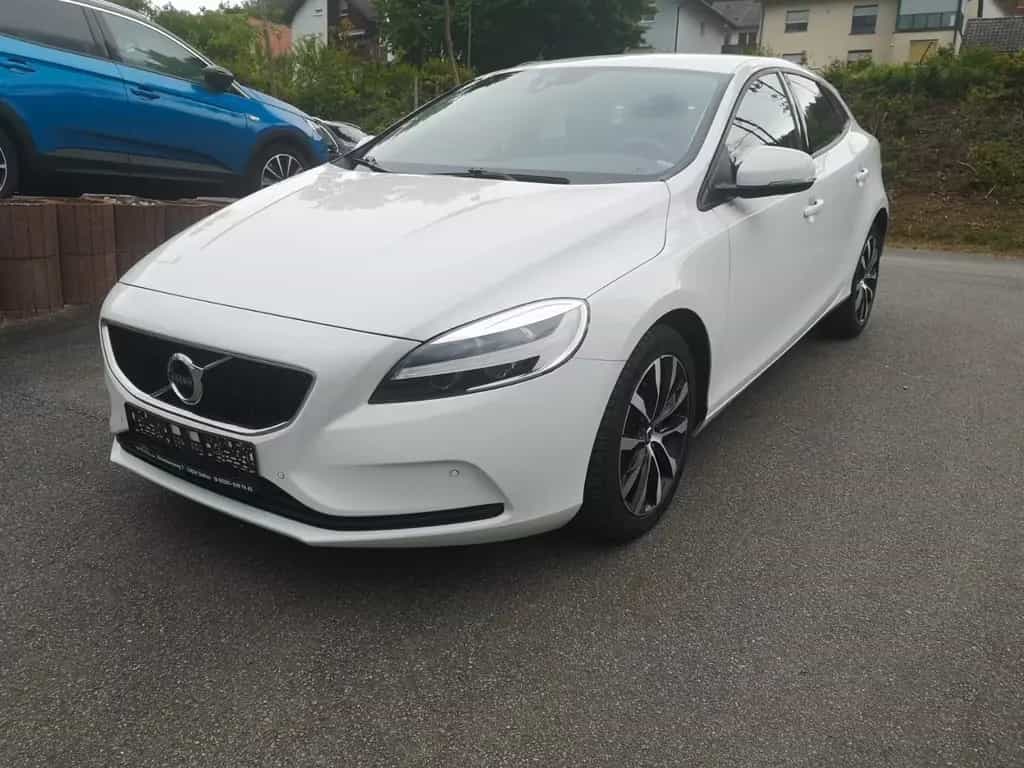 Volvo V40 Momentum 03/2019-photo-0