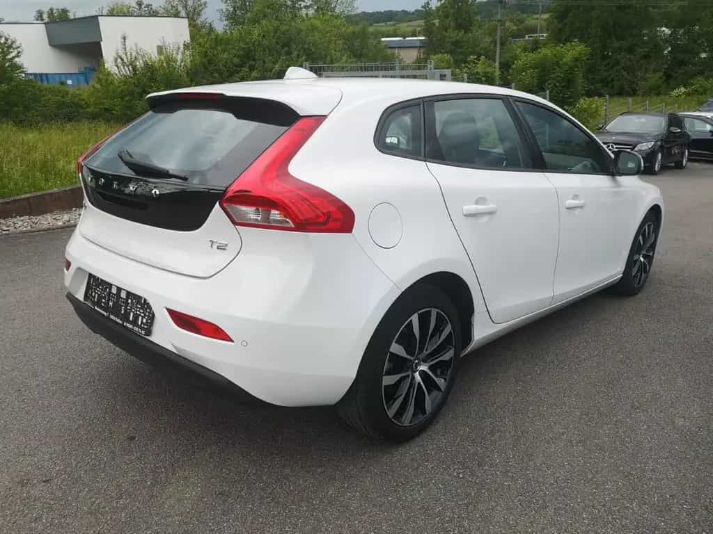 Volvo V40 Momentum 03/2019-photo-2
