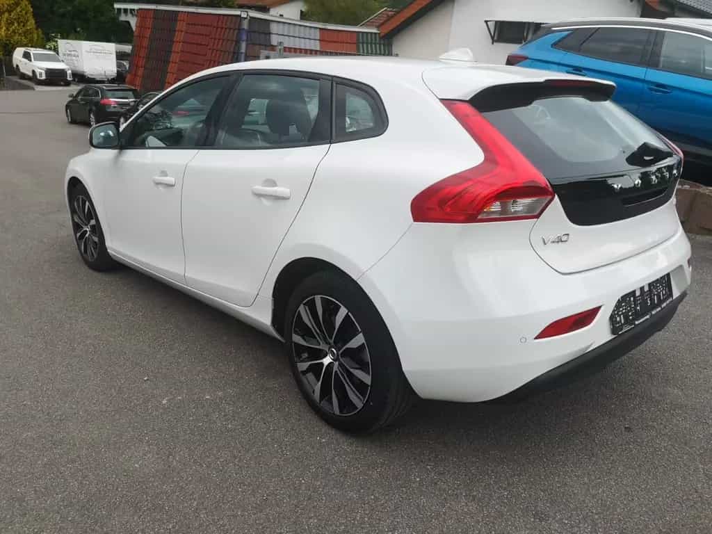 Volvo V40 Momentum 03/2019-photo-3