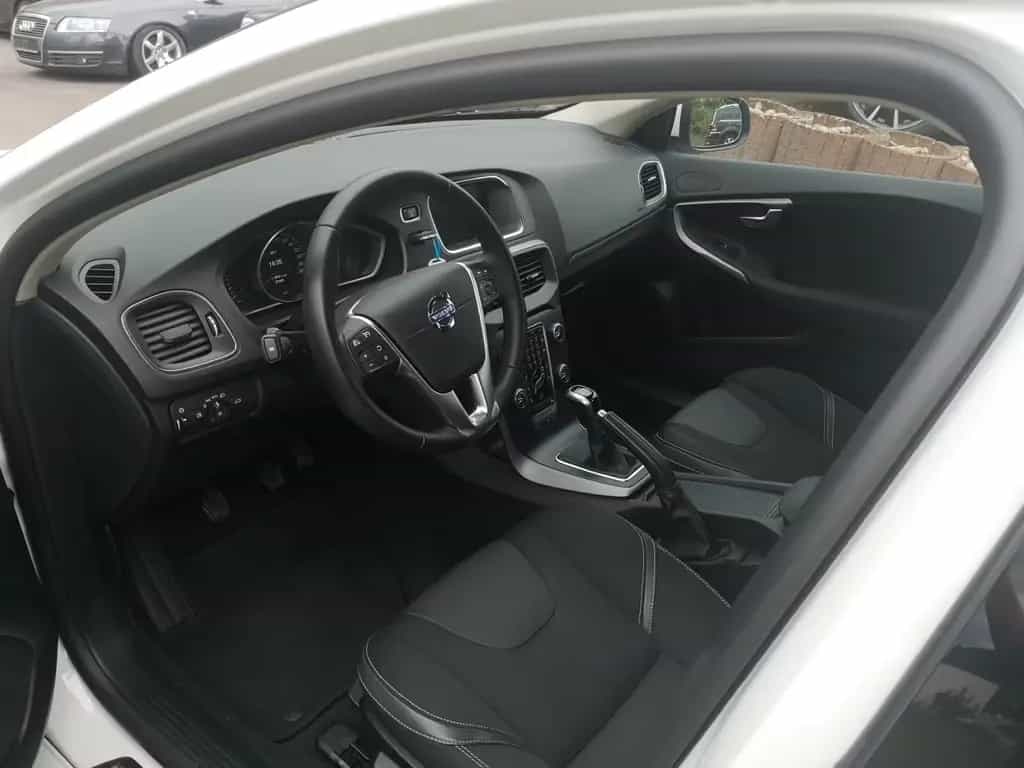 Volvo V40 Momentum 03/2019-photo-4