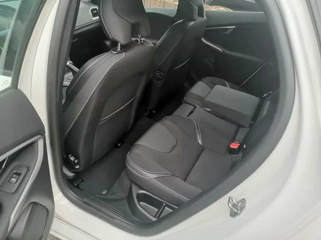 Volvo V40 Momentum 03/2019-photo-5