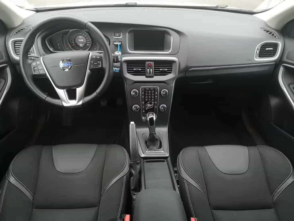 Volvo V40 Momentum 03/2019-photo-6
