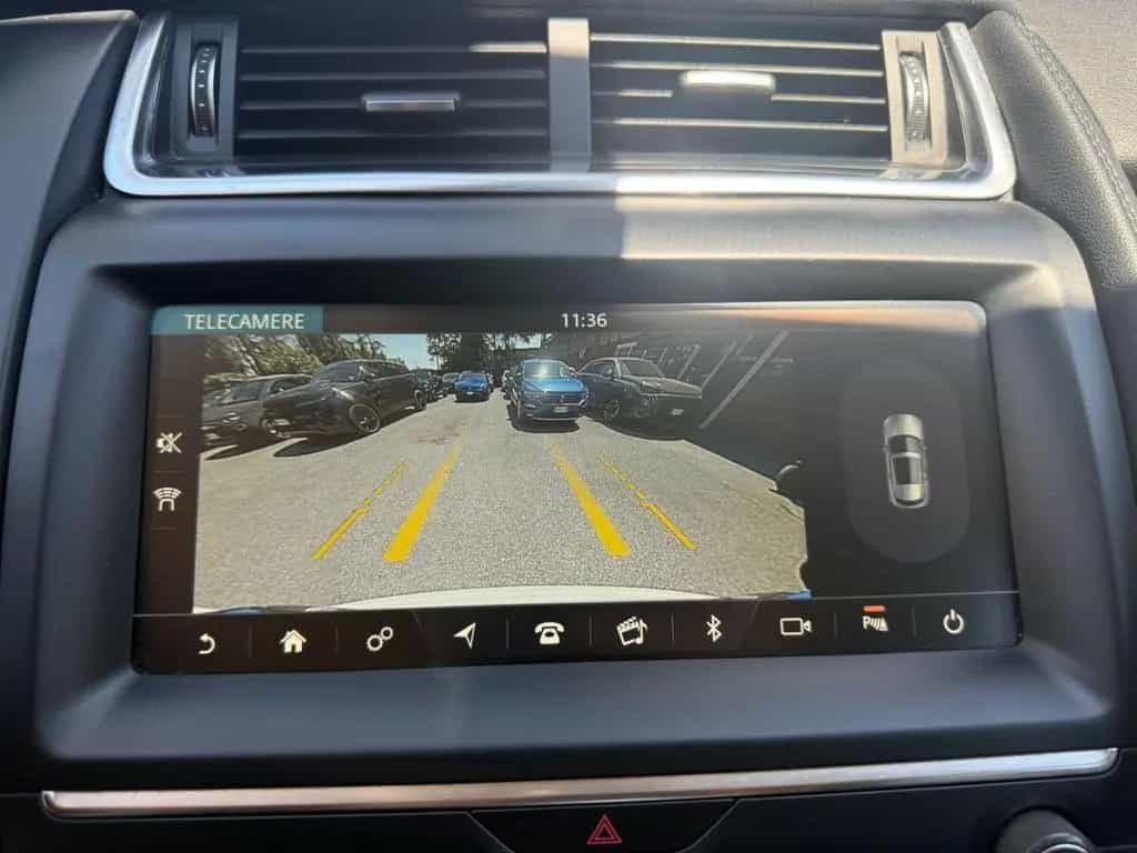 Jaguar E-Pace 2.0D 150 CV AWD aut. R-Dynamic SE 06/2018-photo-4