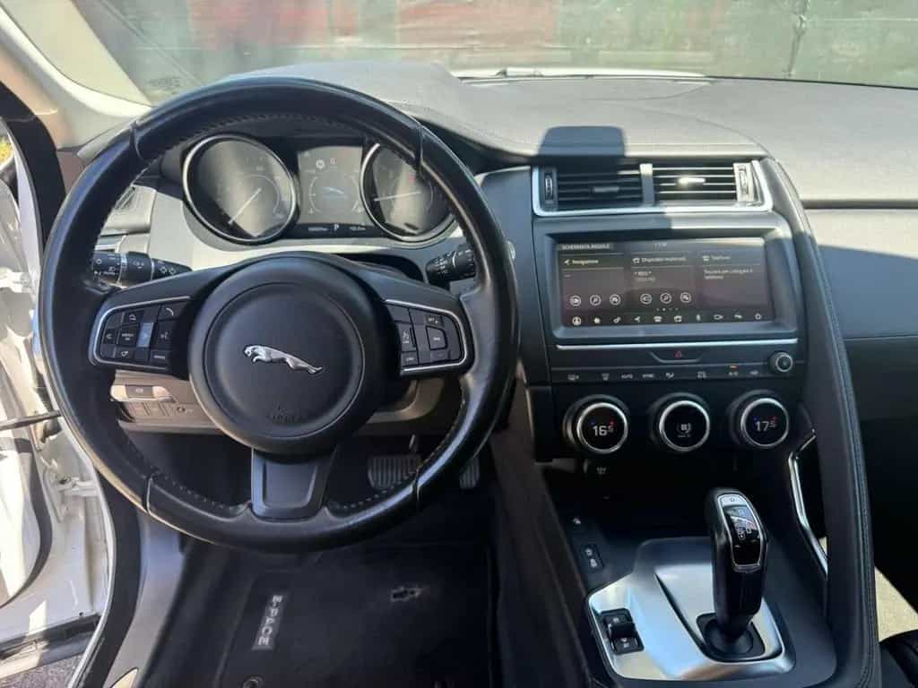 Jaguar E-Pace 2.0D 150 CV AWD aut. R-Dynamic SE 06/2018-photo-6