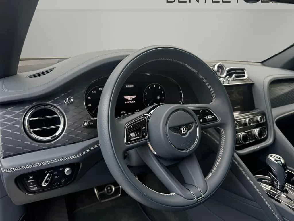 Bentley Bentayga V8 -1.HAND-BLACKLINE -BENTLEY BERLIN - 06/2022-photo-10