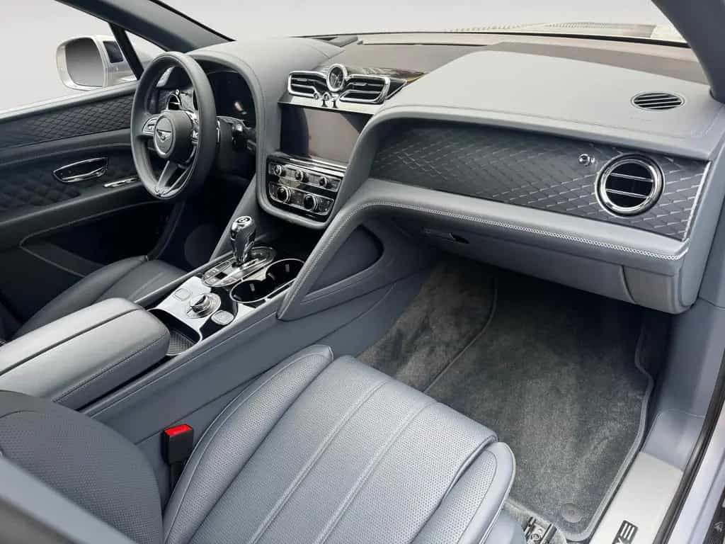 Bentley Bentayga V8 -1.HAND-BLACKLINE -BENTLEY BERLIN - 06/2022-photo-16