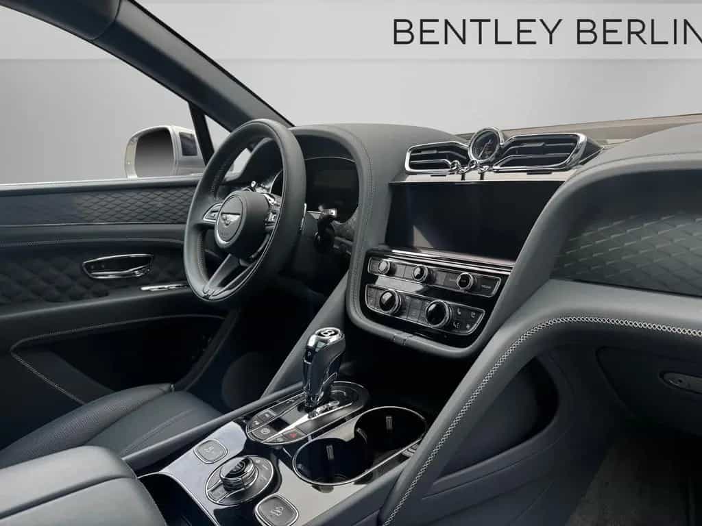 Bentley Bentayga V8 -1.HAND-BLACKLINE -BENTLEY BERLIN - 06/2022-photo-17