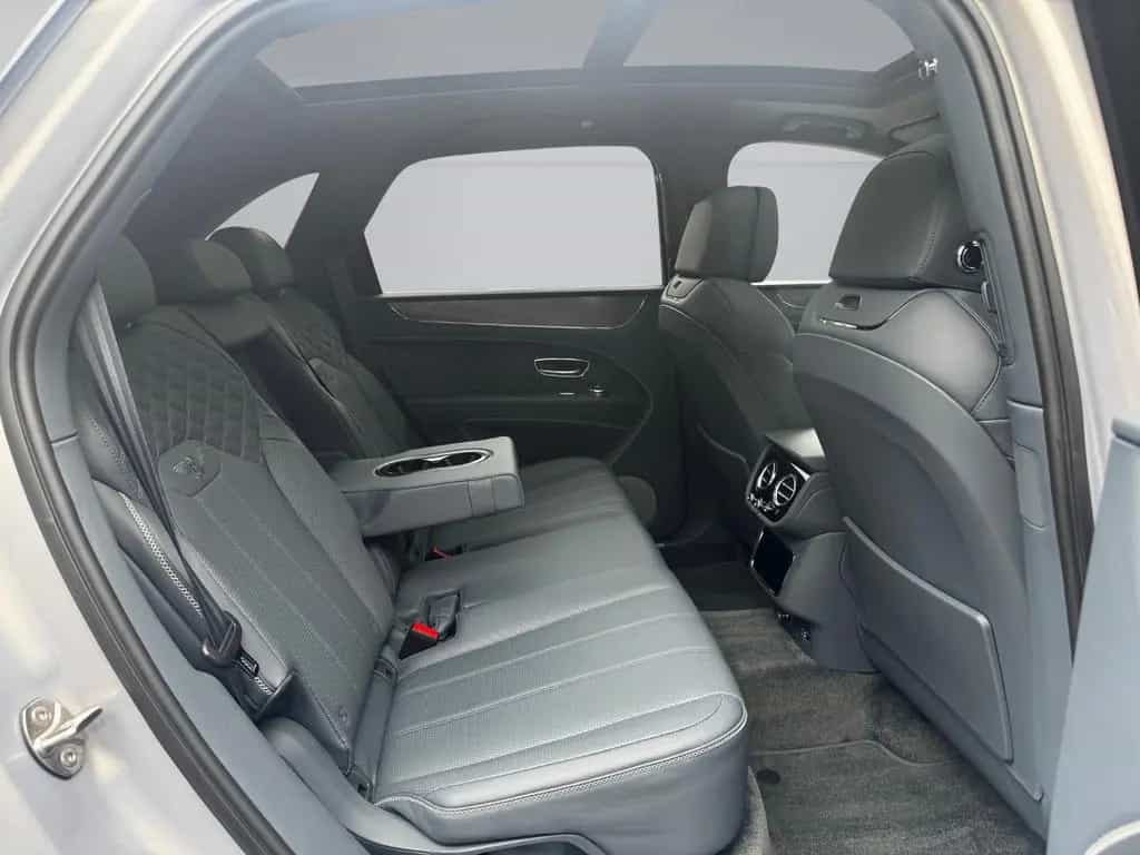 Bentley Bentayga V8 -1.HAND-BLACKLINE -BENTLEY BERLIN - 06/2022-photo-19