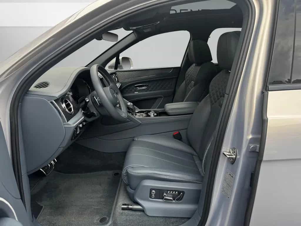 Bentley Bentayga V8 -1.HAND-BLACKLINE -BENTLEY BERLIN - 06/2022-photo-8