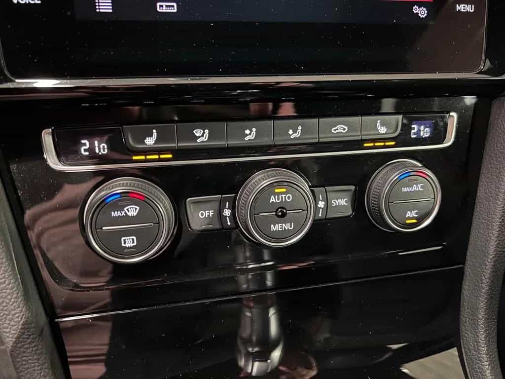 Volkswagen Golf 2.0 TSI DSG GTI Performance AHK PANO LEDER 07/2018-photo-26