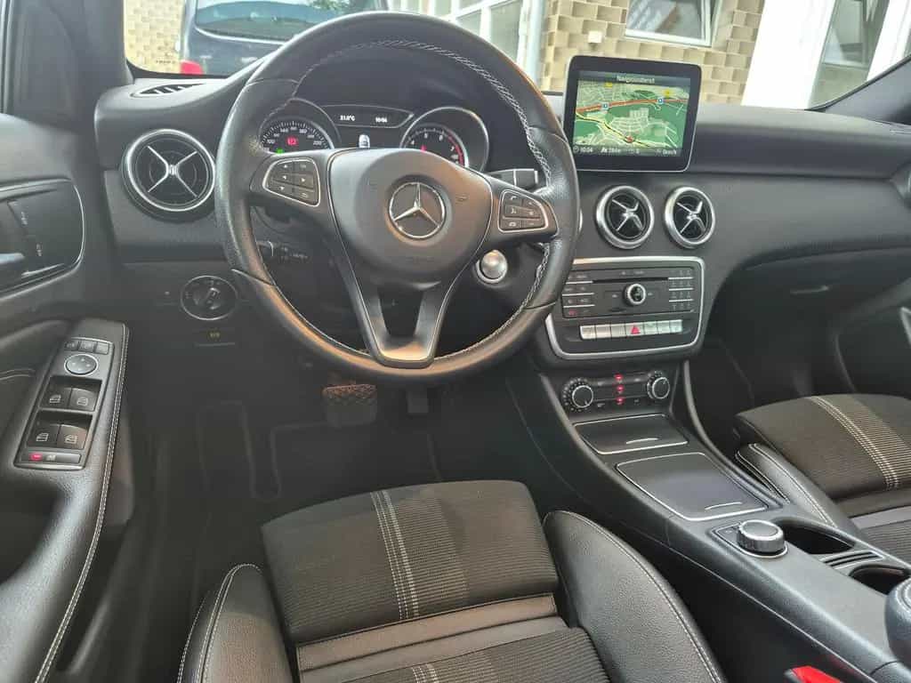 Mercedes-Benz A-Class 250 BlueEfficiency LED/PANO/NAVI/PDC 05/2017-photo-12