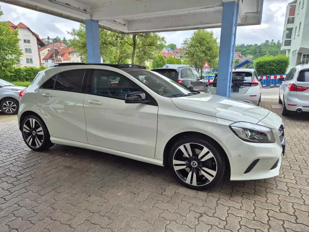 Mercedes-Benz A-Class 250 BlueEfficiency LED/PANO/NAVI/PDC 05/2017-photo-3