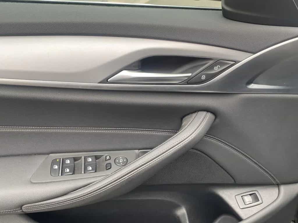 BMW 520 d Virtual*Pano*Kamera*Leder*LED*Parkassisten 12/2022-photo-25