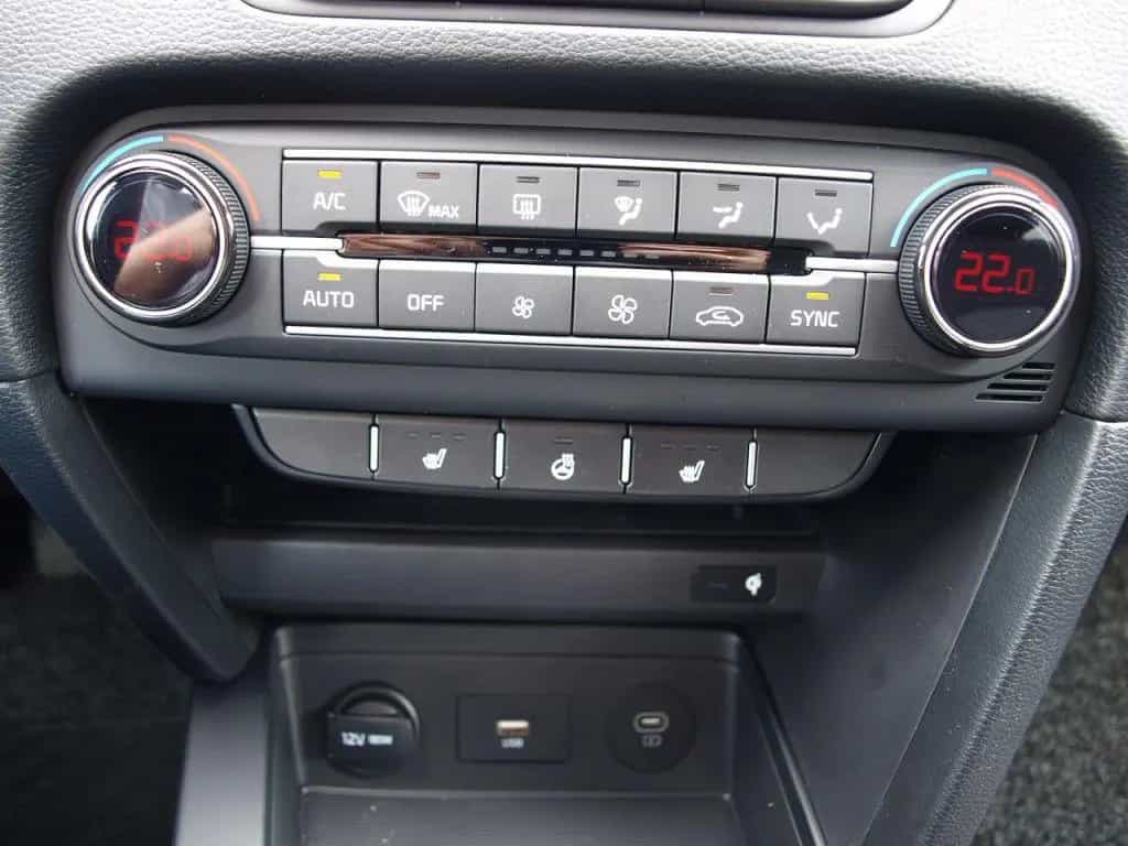 Kia Ceed SW 1.5 T OPF LED NAVI MJ25 KAMERA SZHZG TOP 06/2025-photo-19