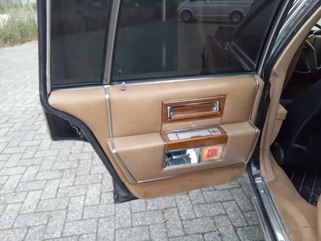 Cadillac Fleetwood brougham d'elegance mit LPG 06/1981-photo-9