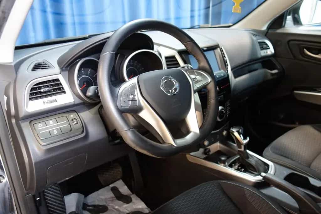 Ssangyong Tivoli 1.6 e-XGi 160 SAPPHIRE 2WD"TÜV"GARANTIE 01/2020-photo-10