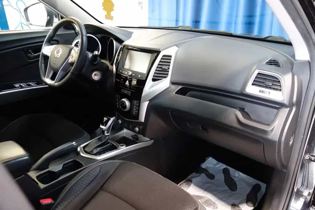 Ssangyong Tivoli 1.6 e-XGi 160 SAPPHIRE 2WD"TÜV"GARANTIE 01/2020-photo-16