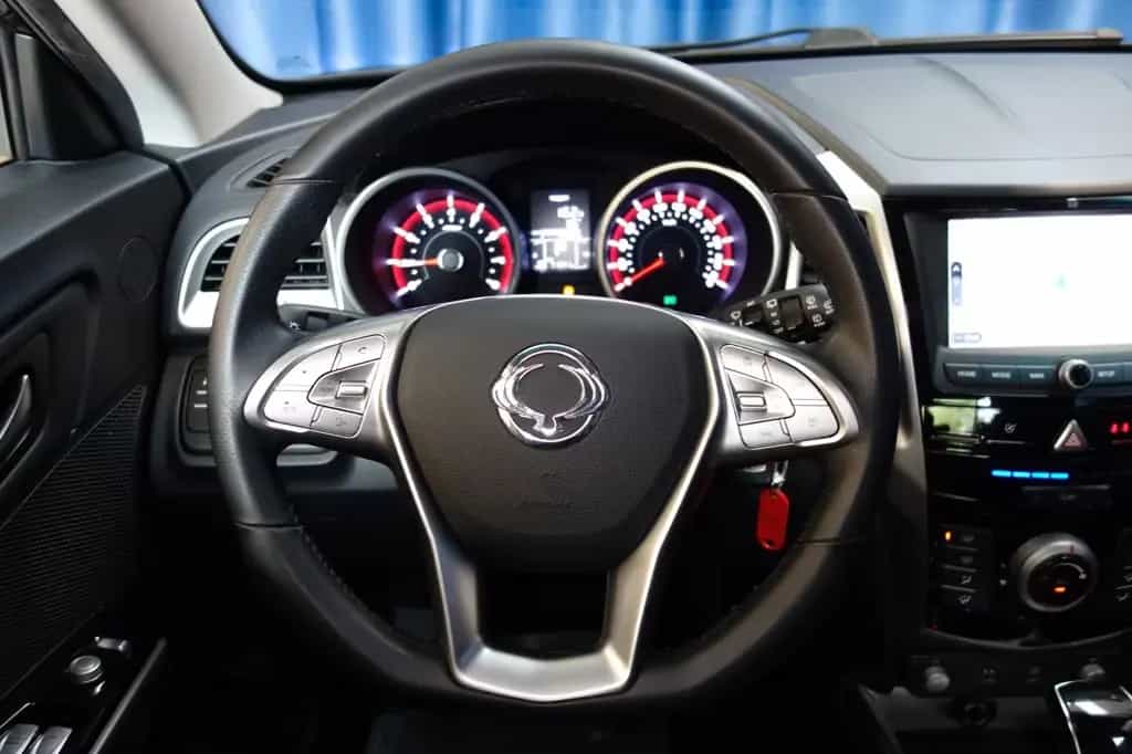 Ssangyong Tivoli 1.6 e-XGi 160 SAPPHIRE 2WD"TÜV"GARANTIE 01/2020-photo-23