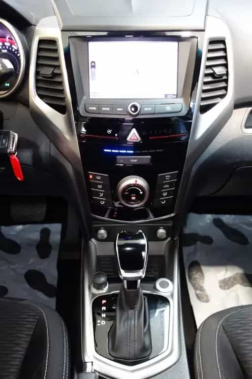 Ssangyong Tivoli 1.6 e-XGi 160 SAPPHIRE 2WD"TÜV"GARANTIE 01/2020-photo-27