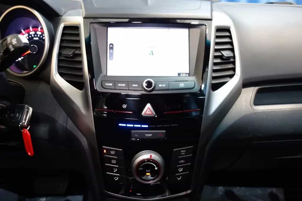 Ssangyong Tivoli 1.6 e-XGi 160 SAPPHIRE 2WD"TÜV"GARANTIE 01/2020-photo-30