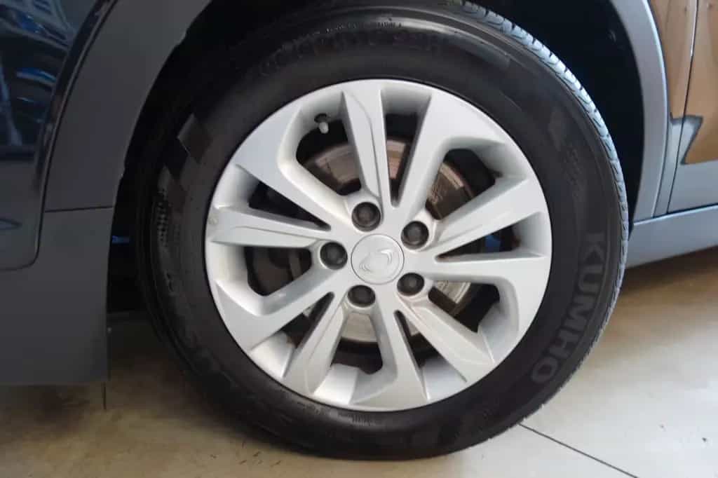 Ssangyong Tivoli 1.6 e-XGi 160 SAPPHIRE 2WD"TÜV"GARANTIE 01/2020-photo-41