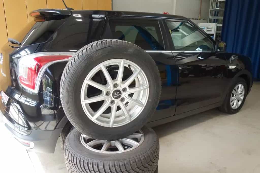 Ssangyong Tivoli 1.6 e-XGi 160 SAPPHIRE 2WD"TÜV"GARANTIE 01/2020-photo-47