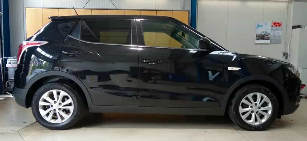 Ssangyong Tivoli 1.6 e-XGi 160 SAPPHIRE 2WD"TÜV"GARANTIE 01/2020-photo-5