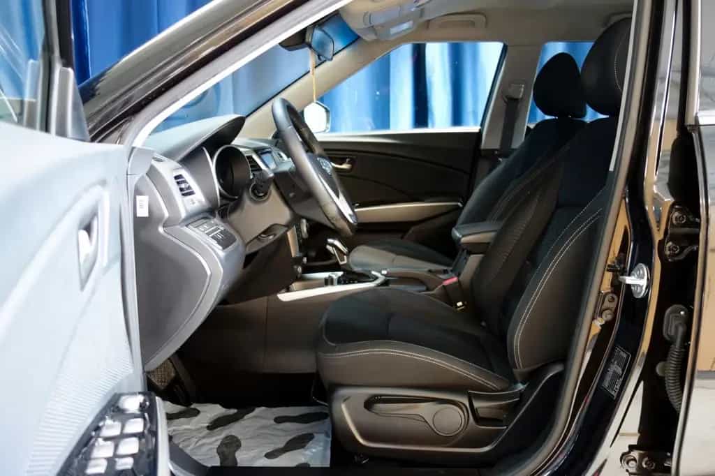 Ssangyong Tivoli 1.6 e-XGi 160 SAPPHIRE 2WD"TÜV"GARANTIE 01/2020-photo-9